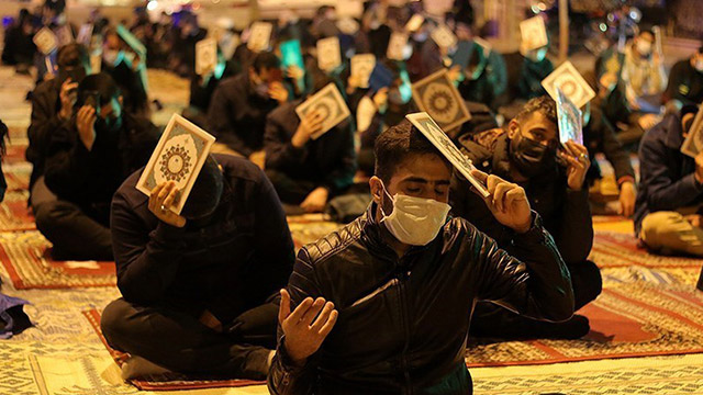 Iranians observe first Night of Decree