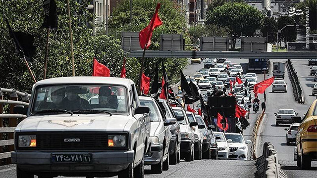 Iranians hold Tasua mourning ritual in cars