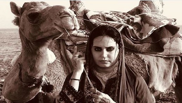 Iran actress publishes camel pal photo