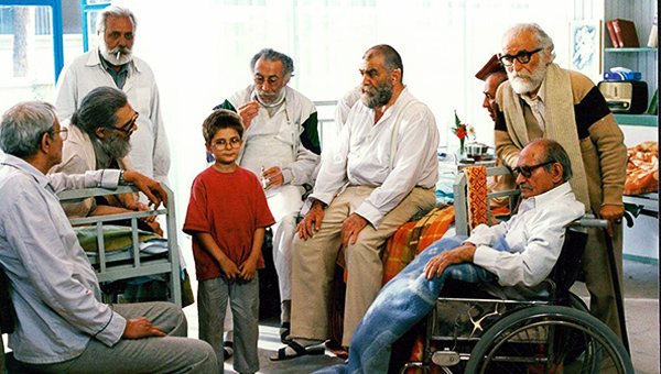 شاهد: "مدرسة المسنين".. أب ضحية أطماع أبنائه
