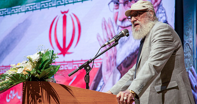 نجم "الإمام علي" يستذكر الدور التاريخي لقائد الثورة الشهيد