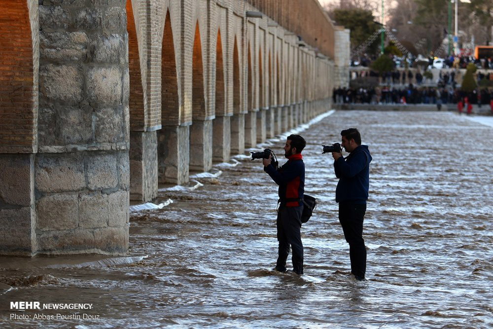 Water flows again into Isfahan's Zayandeh Rud