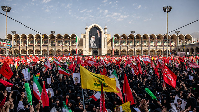 شاهد: شهادات إعلامية من دول مختلفة في مراسم وداع القائد الشهيد