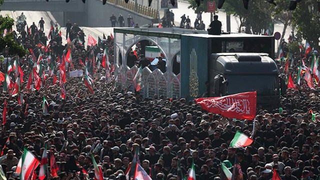 شاهد: من قلب طهران.. انطلاق مراسم تشييع القائد الشهيد