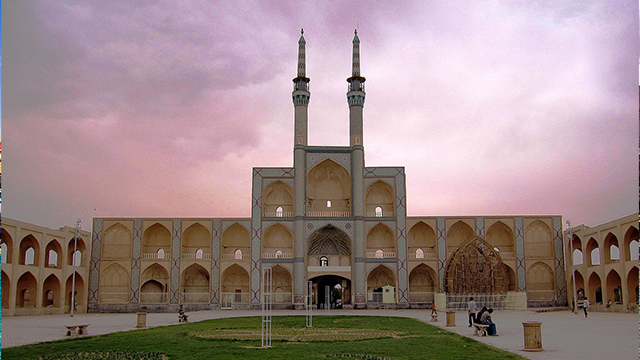 Iran mosque displays stunning facade