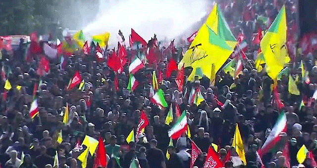 شاهد: العراق يحتضن تشييع الإمام المجاهد الشهيد بمشاركة شعبية كبيرة