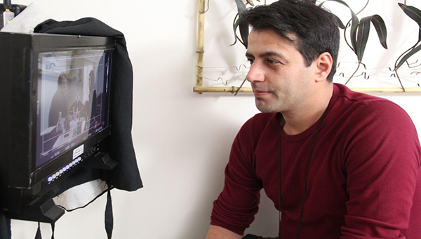 المخرج تجري يضع "آرينا" امام الكاميرا