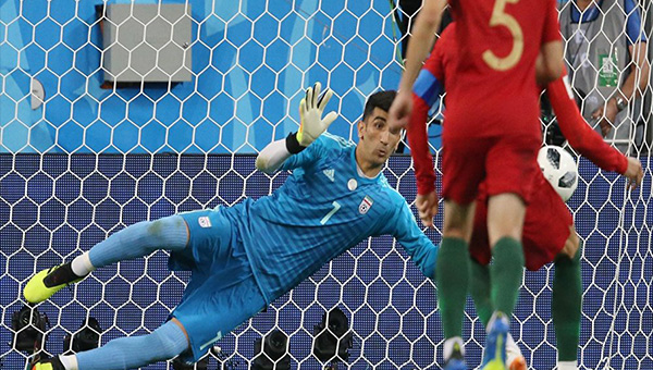 Iran goalie joins public screening