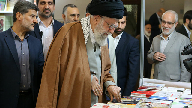 Iran Leader visits Tehran Int’l Book Fair